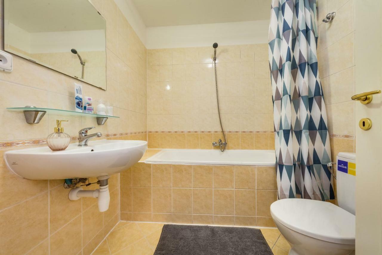 פראג Nejedleho Apartmeet מראה חיצוני תמונה
