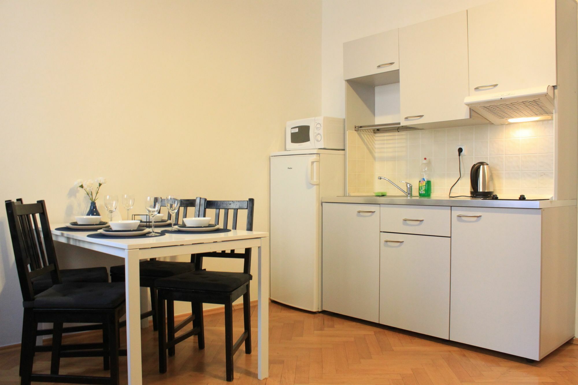 פראג Nejedleho Apartmeet מראה חיצוני תמונה